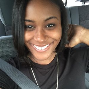 Meet your Posher, Janelle